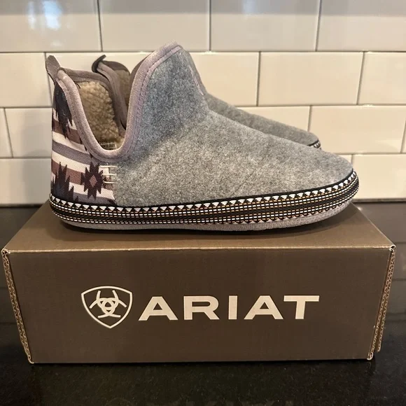 New! ARIAT Bootie Slipper - Picture 2 of 3